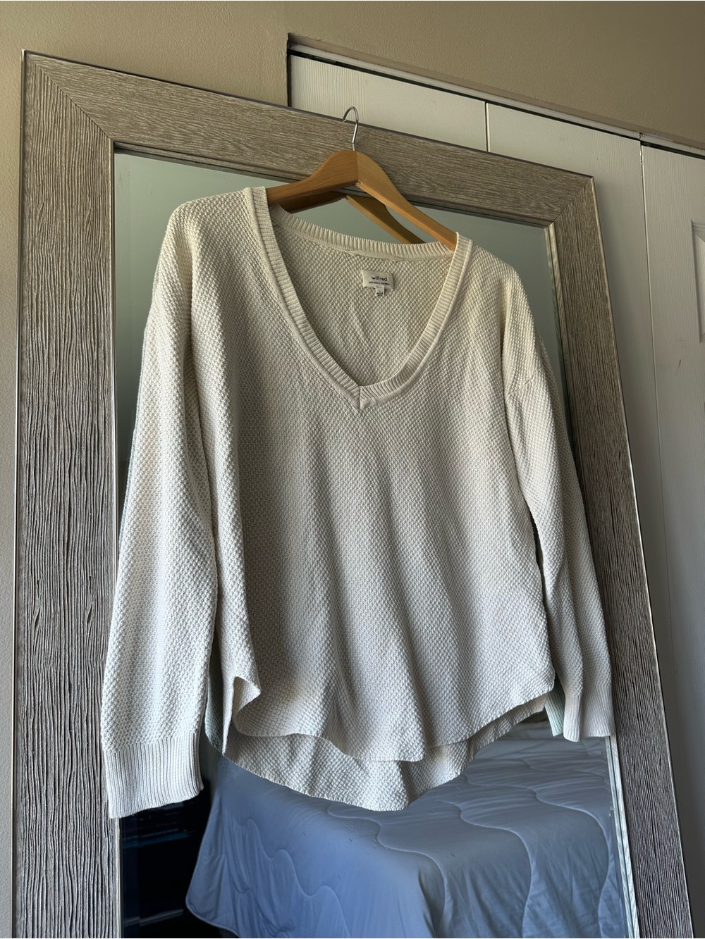 Aritzia Wilfred Cream Silk and Cashmere Blend V-Neck Sweater Size Large